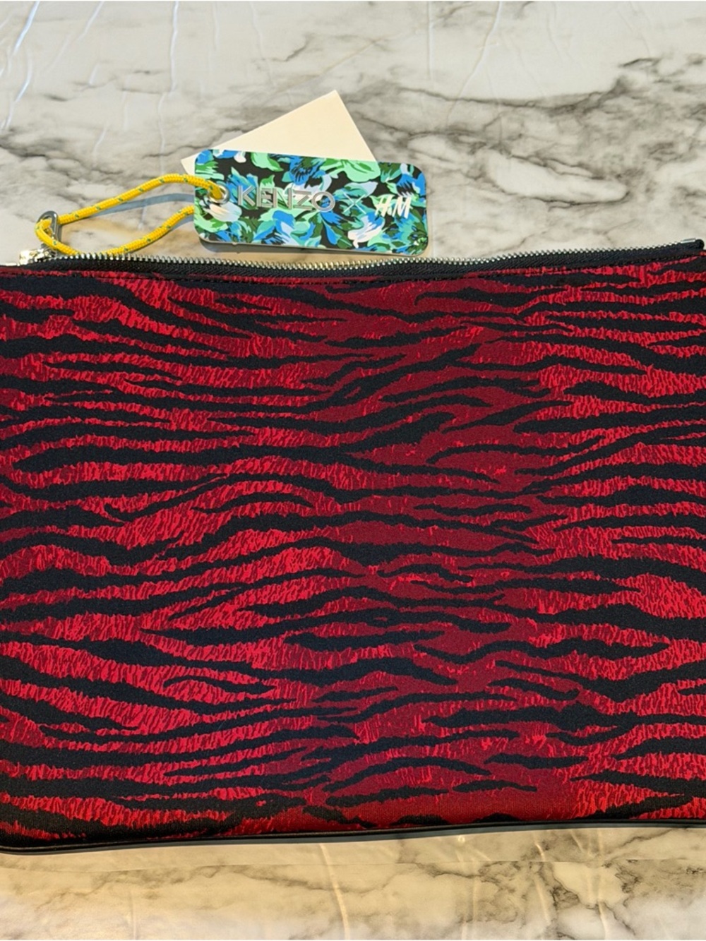 New Kenzo x H&M Black Pouch with White Logo and Multicolor Geometric Motifs - Picture 2 of 2